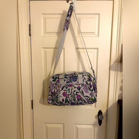 NWOT, Vera Bradley Grand travel bag in “Fresh Cut Flowers” - Picture 3 of 7